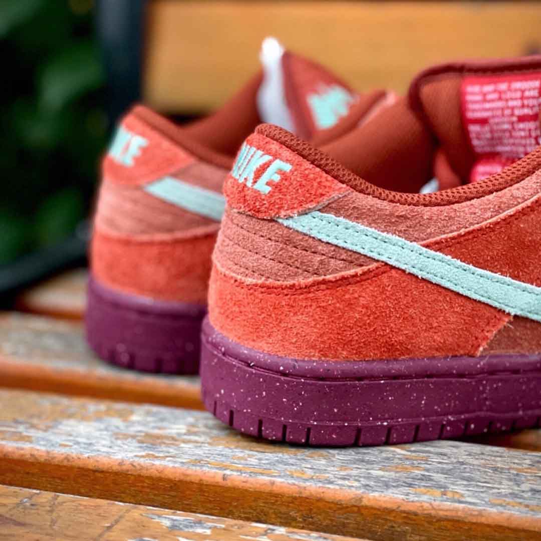 Nike SB Dunk Low Mystic Red DV5429-601