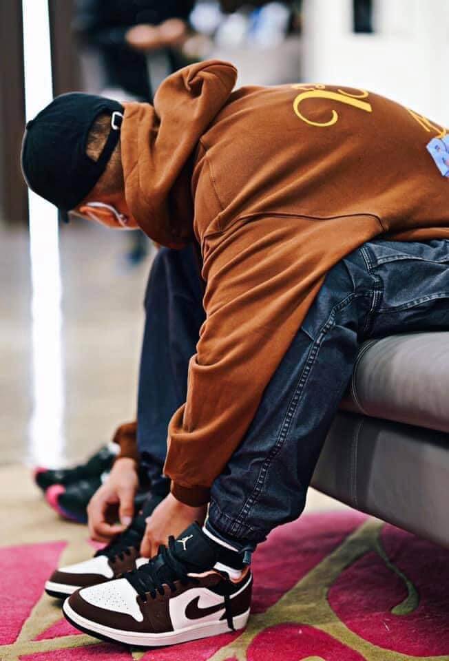 jeans mocha 1s jordans