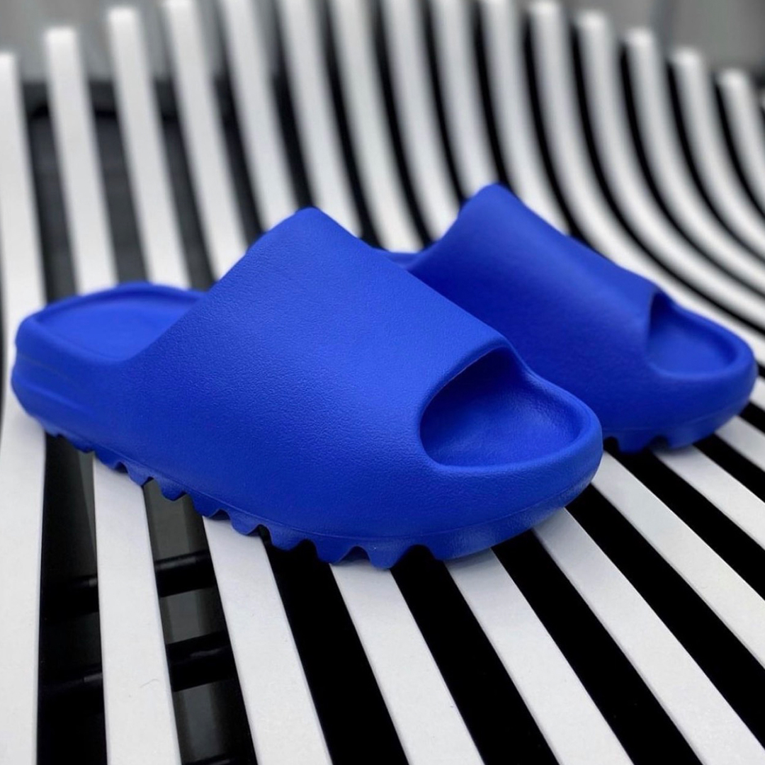 Adidas Yeezy Slides ra mắt phối màu mới “Azure Blue”