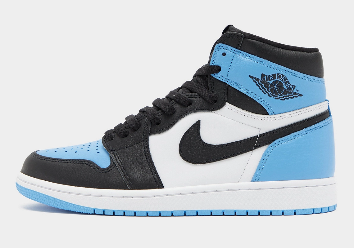 Cái nhìn đầu tiên về Air Jordan 1 Retro High OG “UNC Toe”