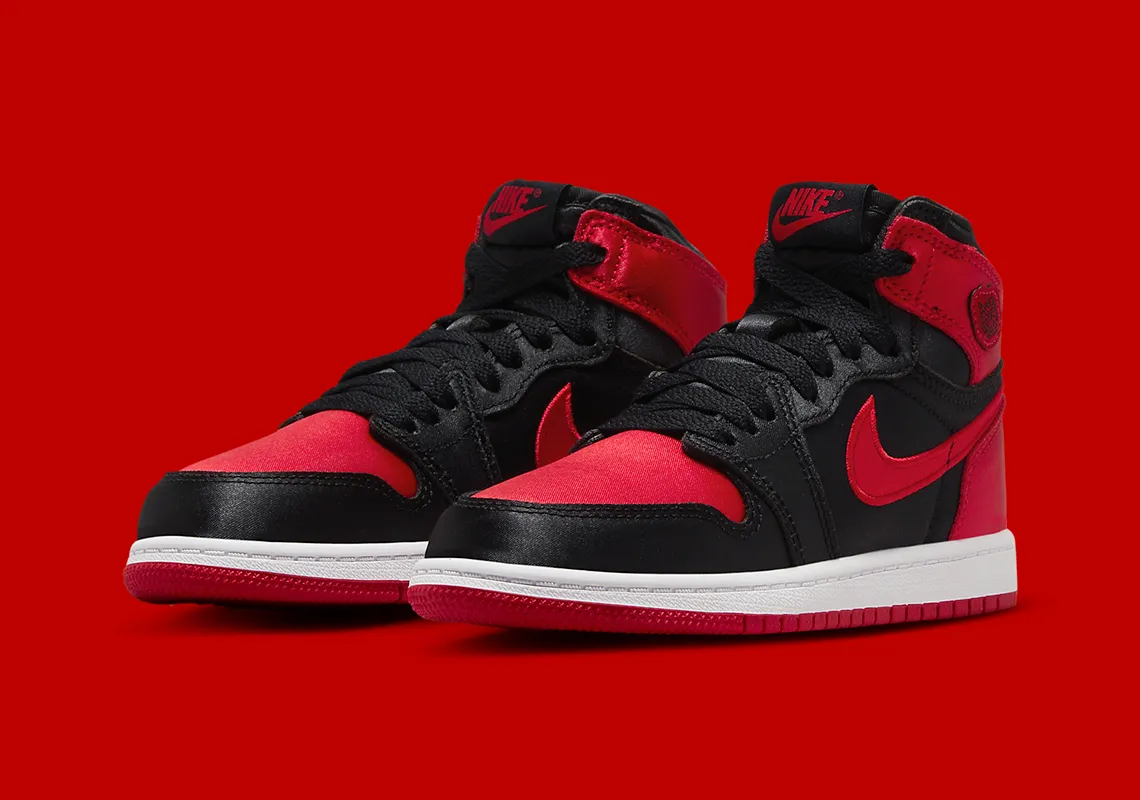 Hình ảnh chính thức của Air Jordan 1 Retro High OG “Satin Bred”