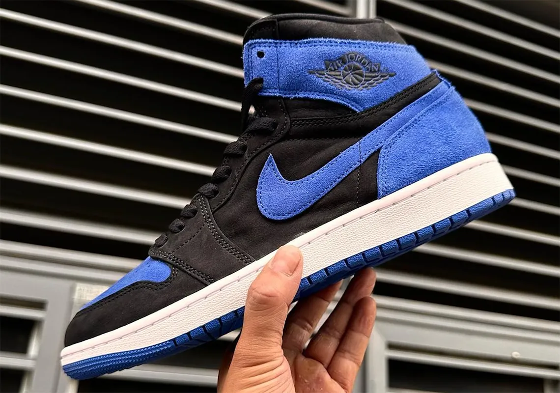 Cái nhìn đầu tiên về Air Jordan 1 “Royal Reimagined”